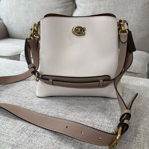 NWOT COACH Leather Willow Bucket Bag, Chalk